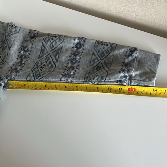 Hollister Slightly Cropped Pullover Sweatshirt - Picture 4 of 5